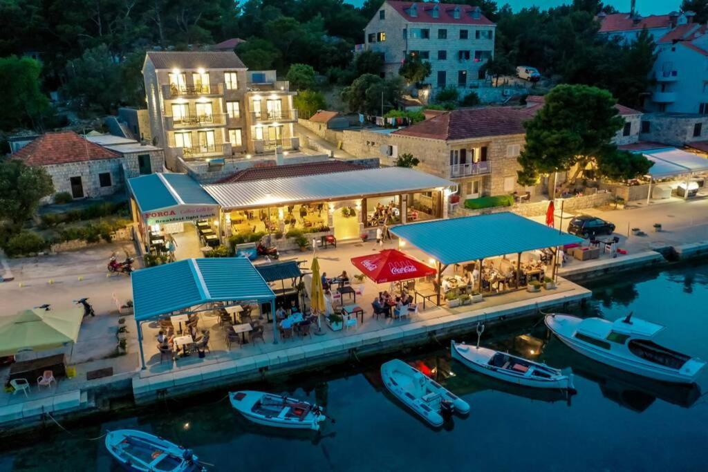 Corallium Pomena Εξωτερικό φωτογραφία