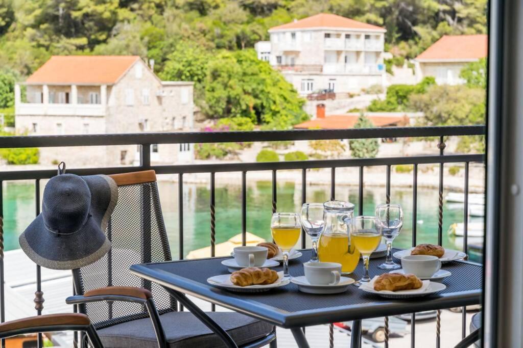 Corallium Pomena Εξωτερικό φωτογραφία