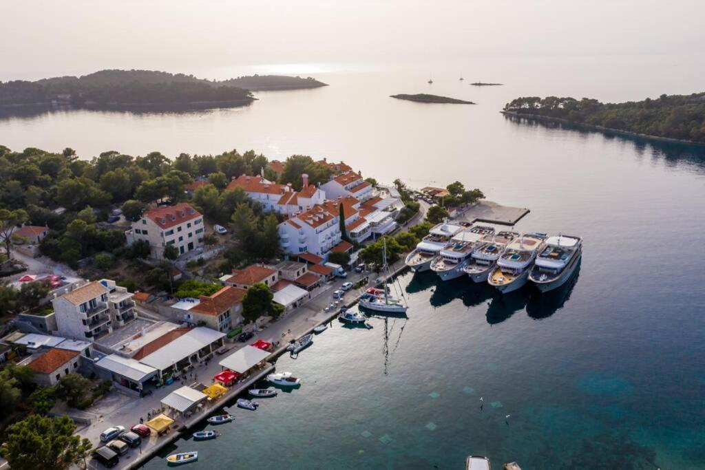 Corallium Pomena Εξωτερικό φωτογραφία